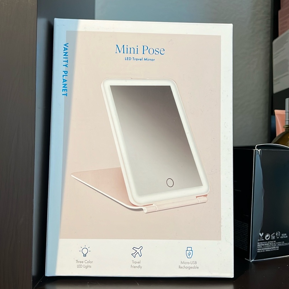 Hold for Yahdiraa: Vanity Planet: Mini Pose LED TRAVEL MIRROR
